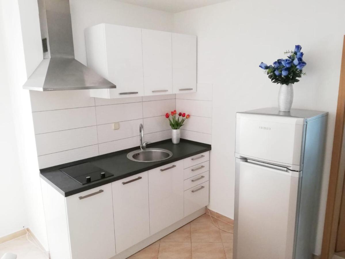 Apartment Toni With Private Parking Zadar Exterior photo